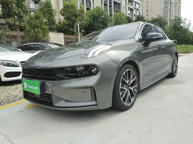 Lynk & Co 03