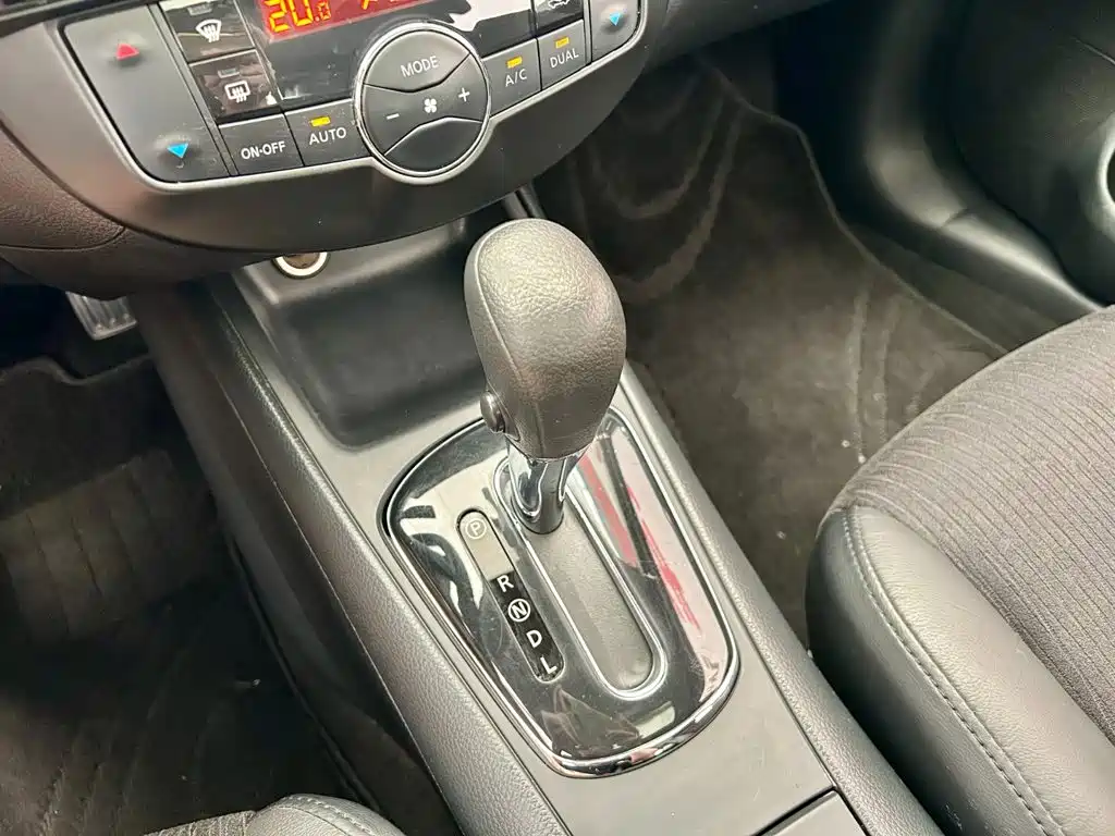 Nissan Tiida — миниатюра 11