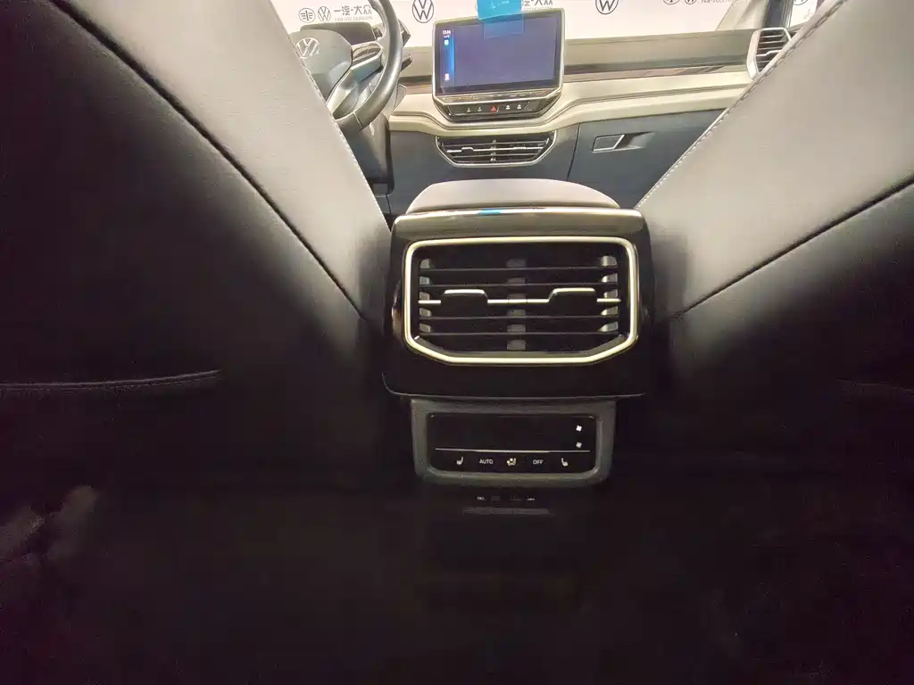 VOLKSWAGEN ID.6 CROZZ