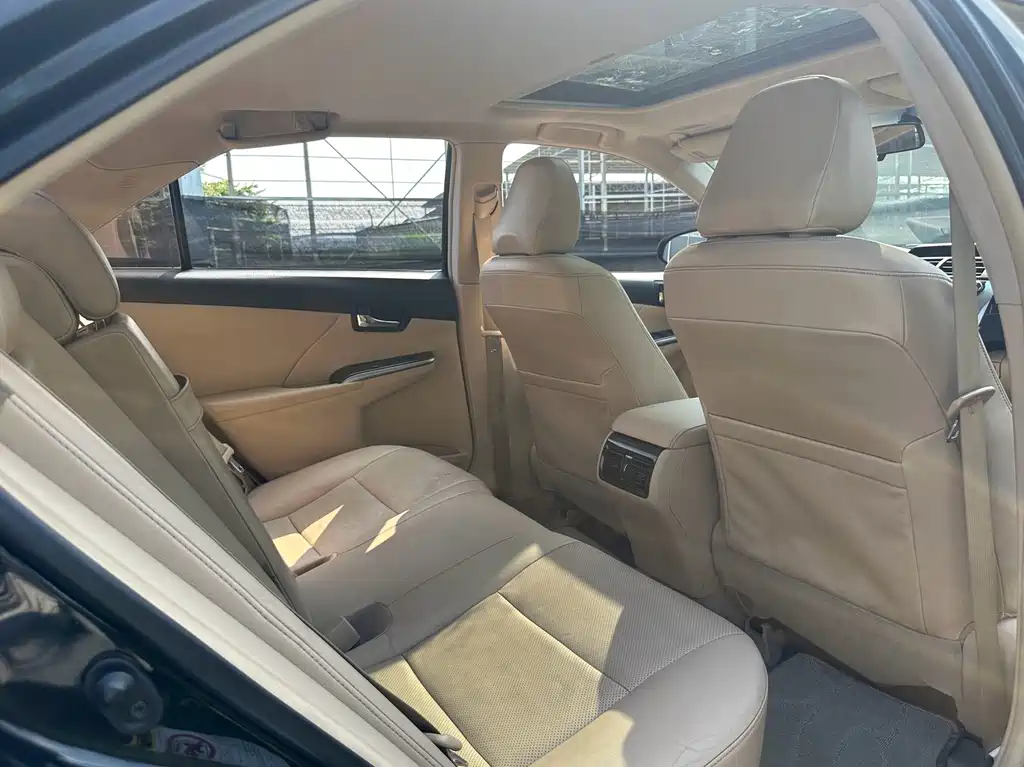 Toyota Camry — миниатюра 9