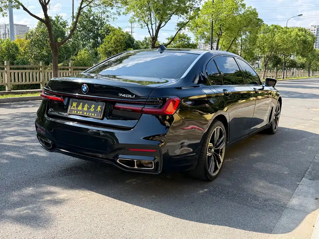 BMW 7 Series — миниатюра 22
