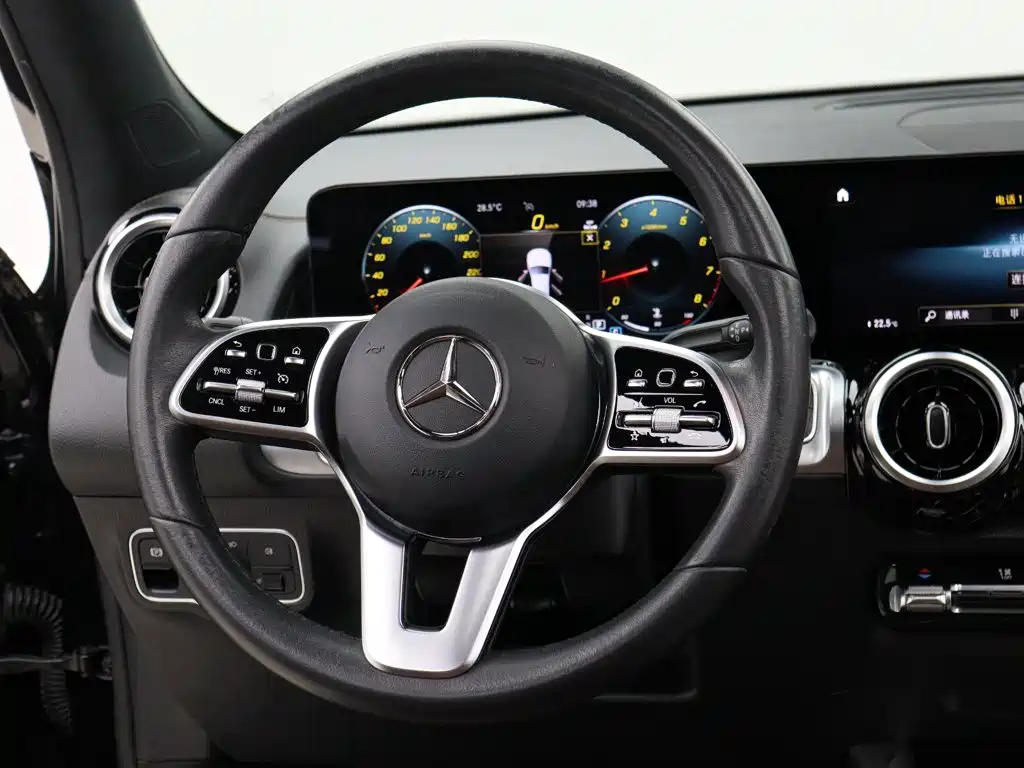 Mercedes-Benz GLB — миниатюра 12