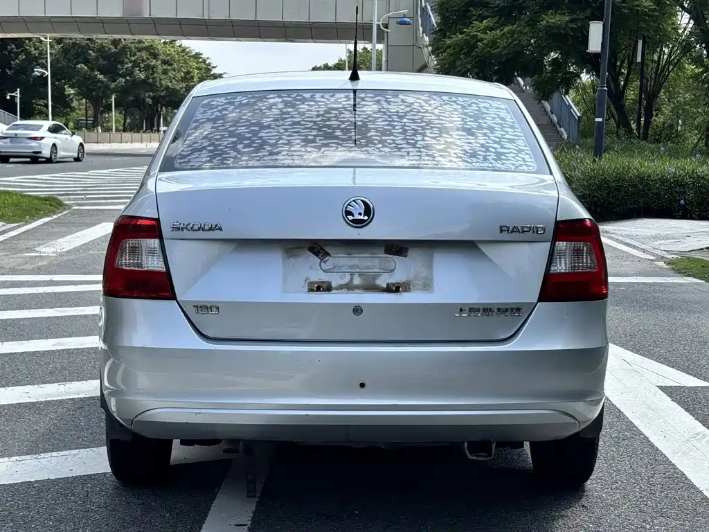 Skoda Rapid — миниатюра 6
