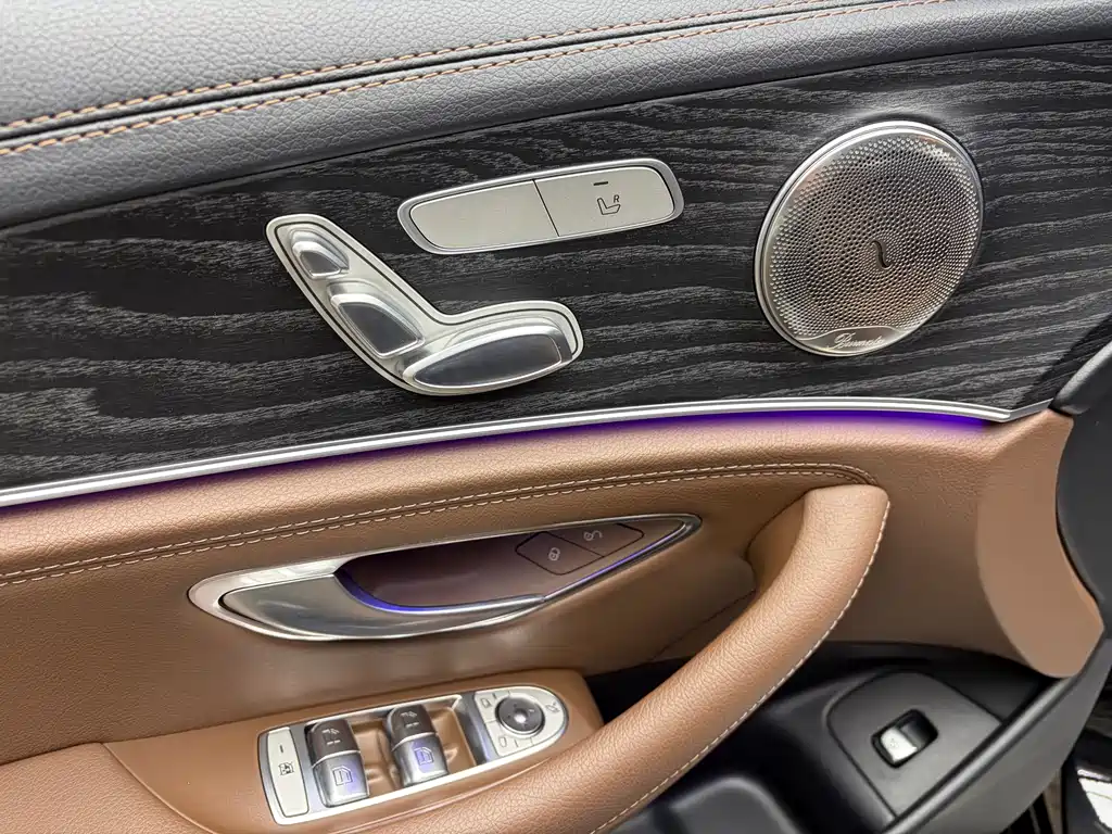 Mercedes-Benz E-Class — миниатюра 11