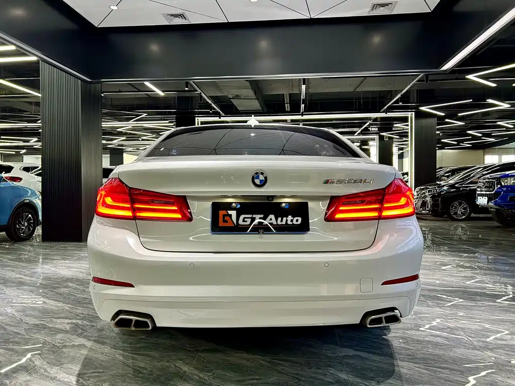 BMW 5 Series — миниатюра 6