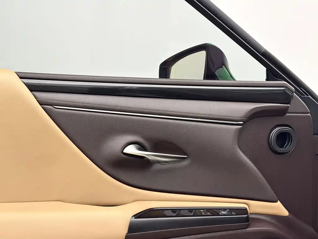 Lexus ES — миниатюра 12
