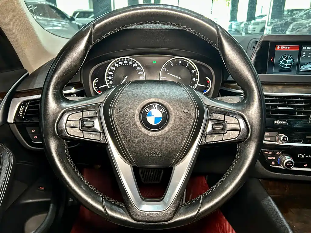 BMW 5 Series — миниатюра 11