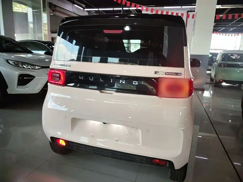 Wuling MINIEV — миниатюра 6
