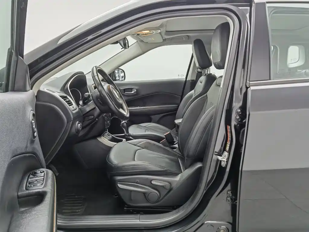 Jeep Compass — миниатюра 10