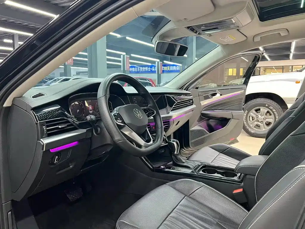 Volkswagen Passat 2022 330TSI Luxury