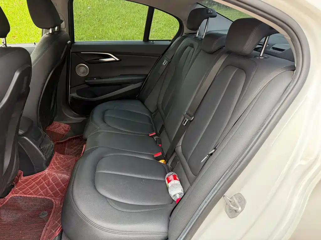 BMW 1 Series - фото 12