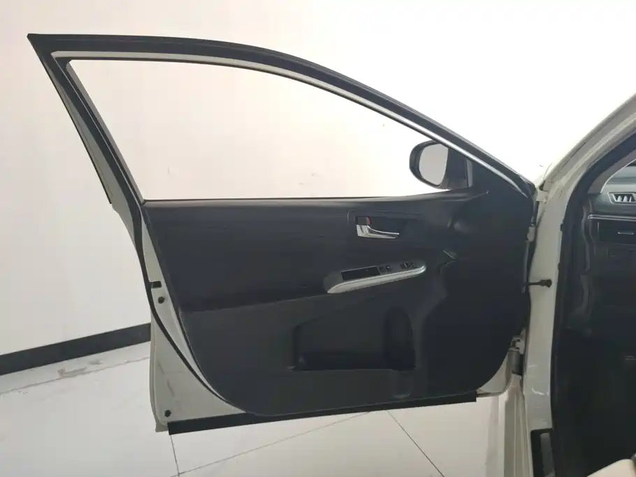 Toyota Camry — миниатюра 7