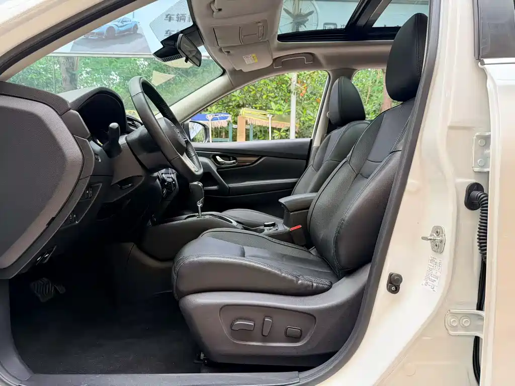 Nissan X-Trail 2017 2.5L CVT Luxury 4WD