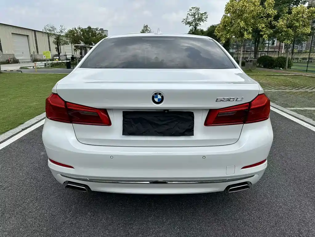 BMW 5 Series — миниатюра 8