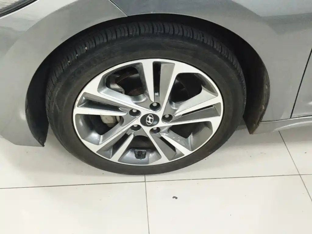 Hyundai Elantra — миниатюра 23