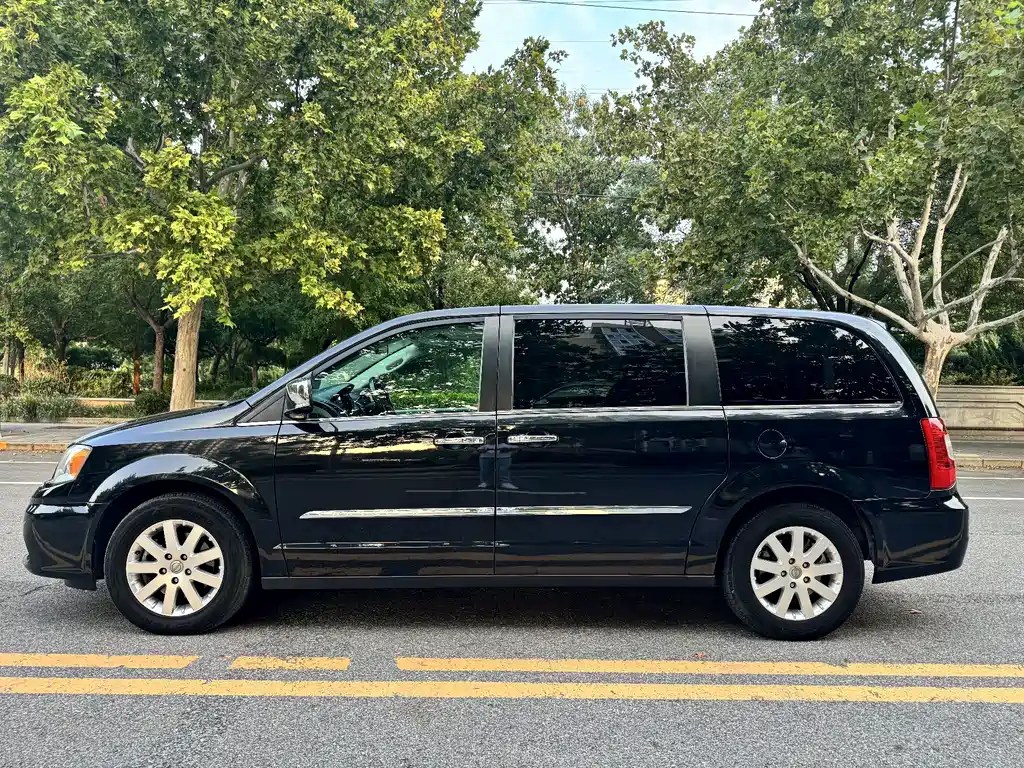 Chrysler Grand Voyager (Import) — миниатюра 6