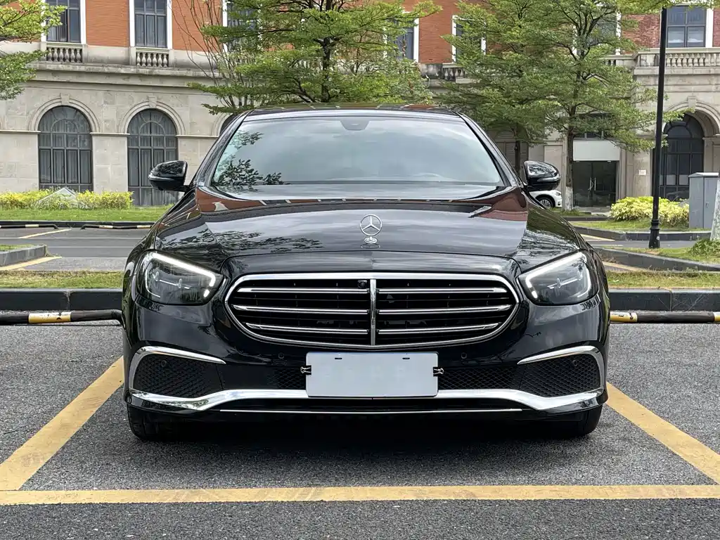 Mercedes-Benz E-Class — миниатюра 2
