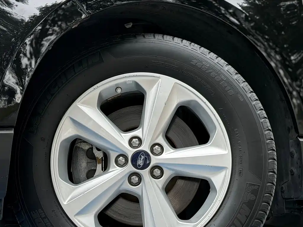 Ford Edge — миниатюра 8