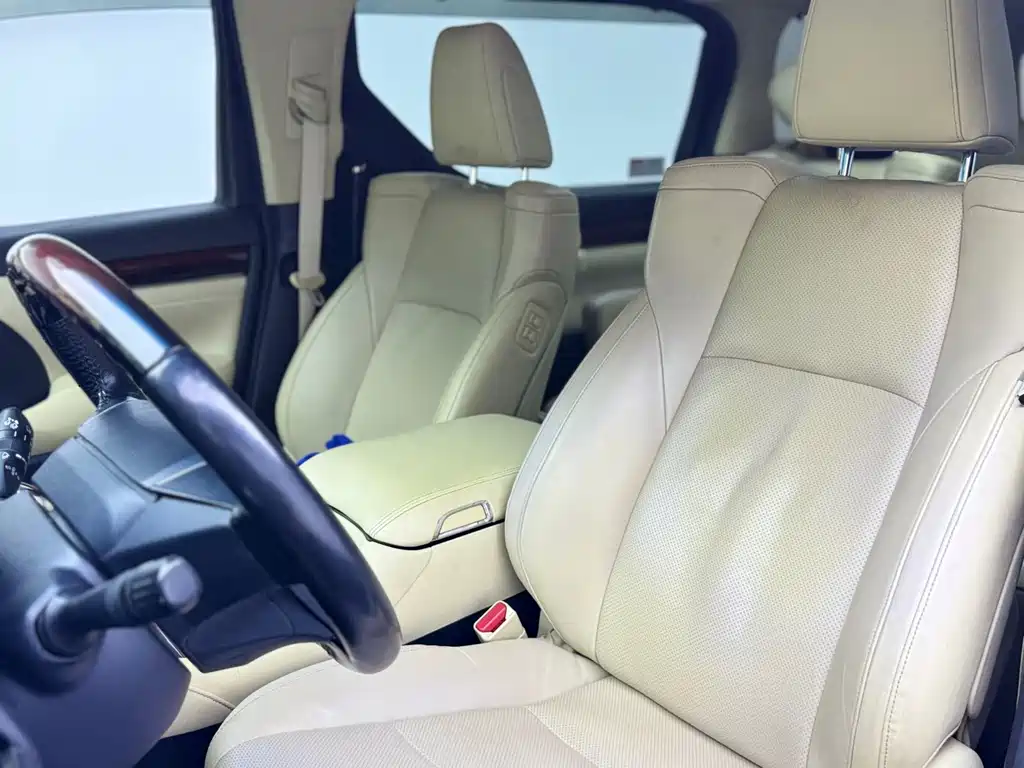Toyota Alphard — миниатюра 7