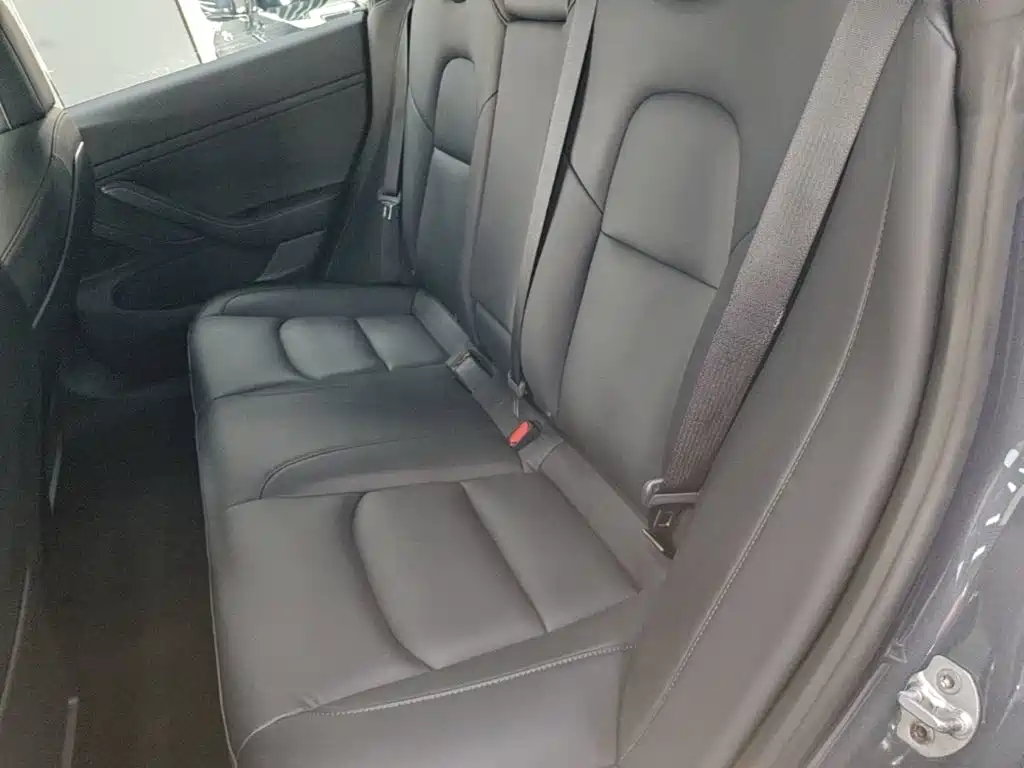 Tesla Model 3 — миниатюра 17