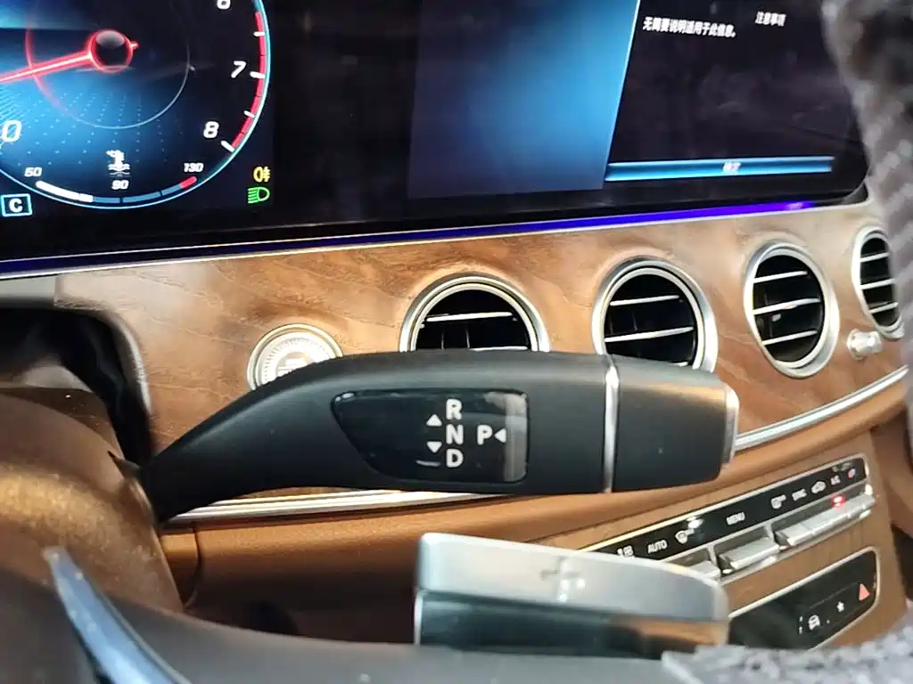 Mercedes-Benz E-Class — миниатюра 14