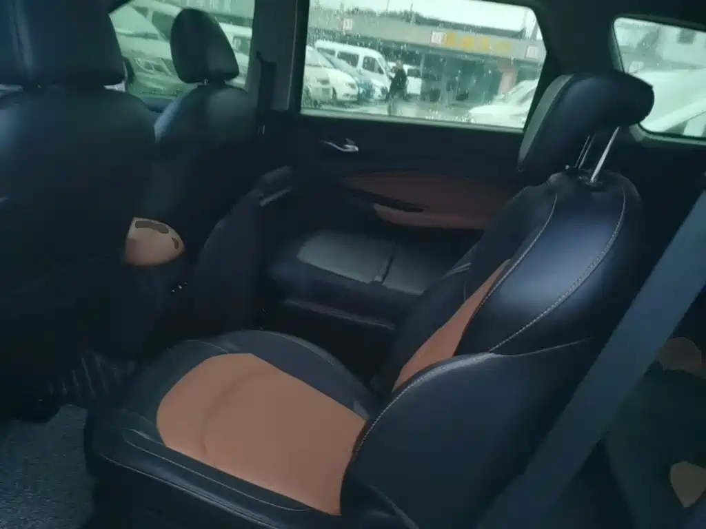 Wuling Hongguang S3 — миниатюра 17