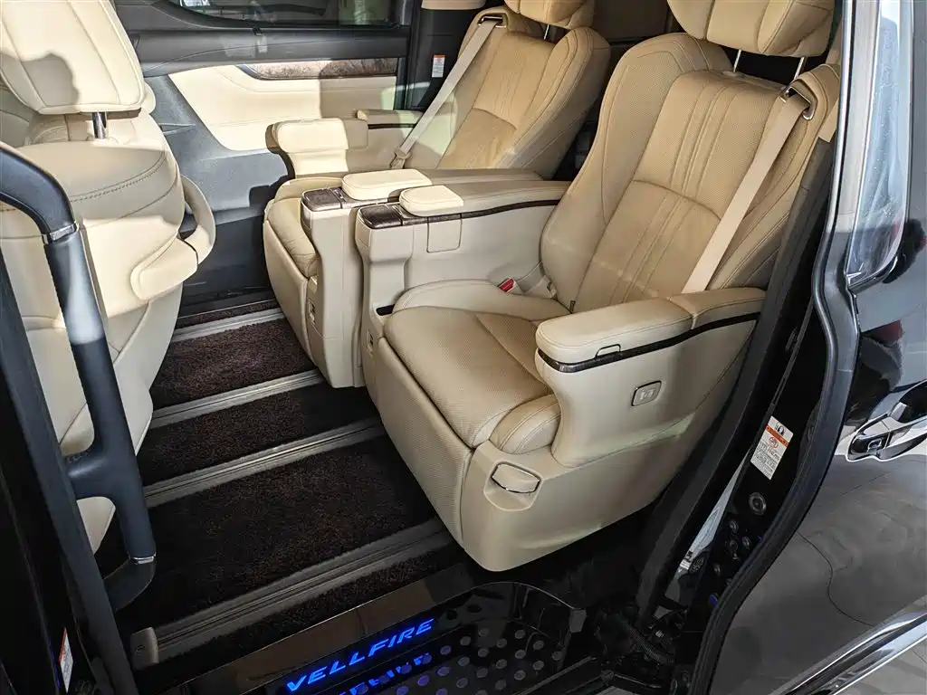 Toyota Vellfire 2021 2.5L HV Luxury