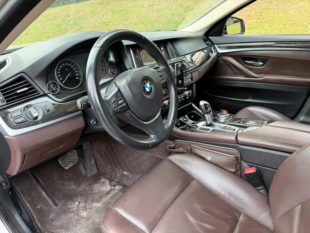 BMW 5 Series — миниатюра 7