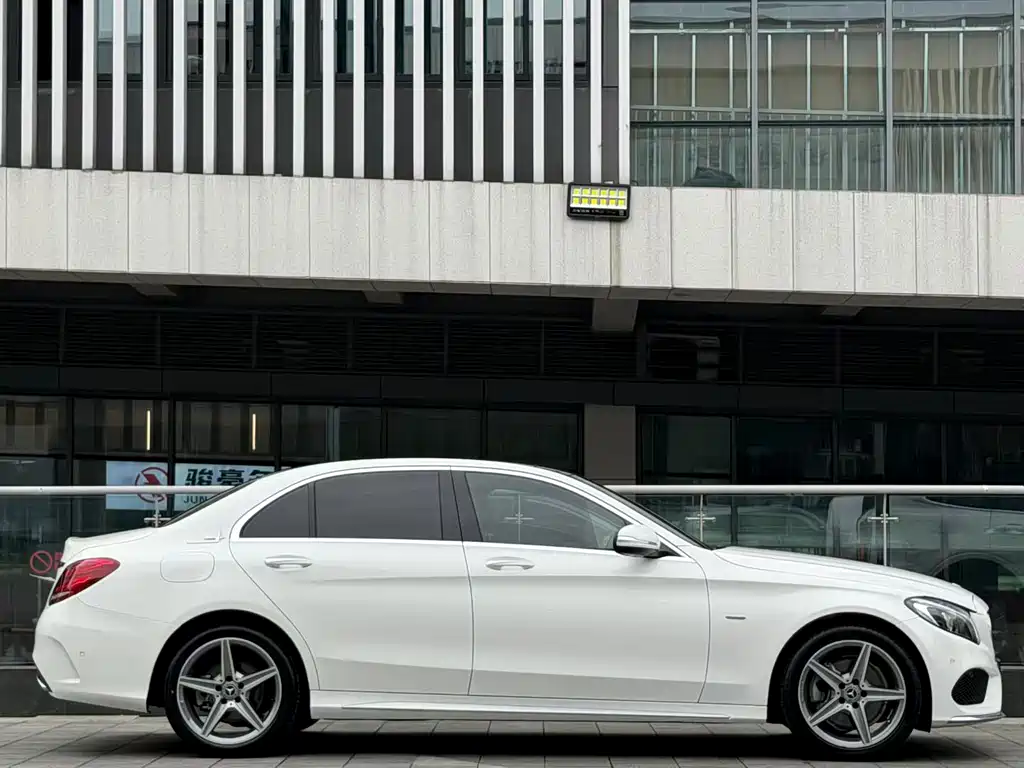 Mercedes-Benz C-Class — миниатюра 9