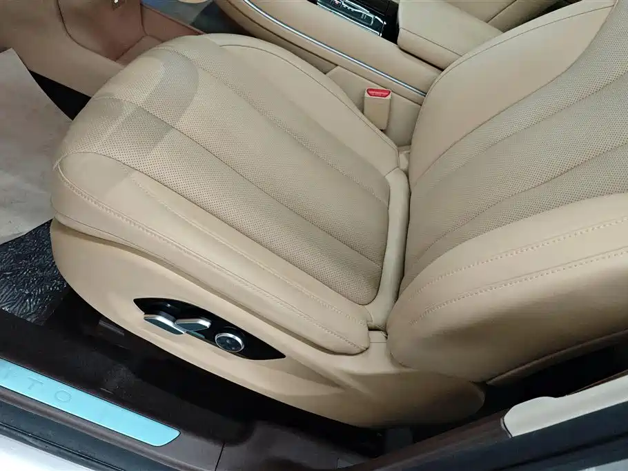 AITO ASK THE WORLD M7