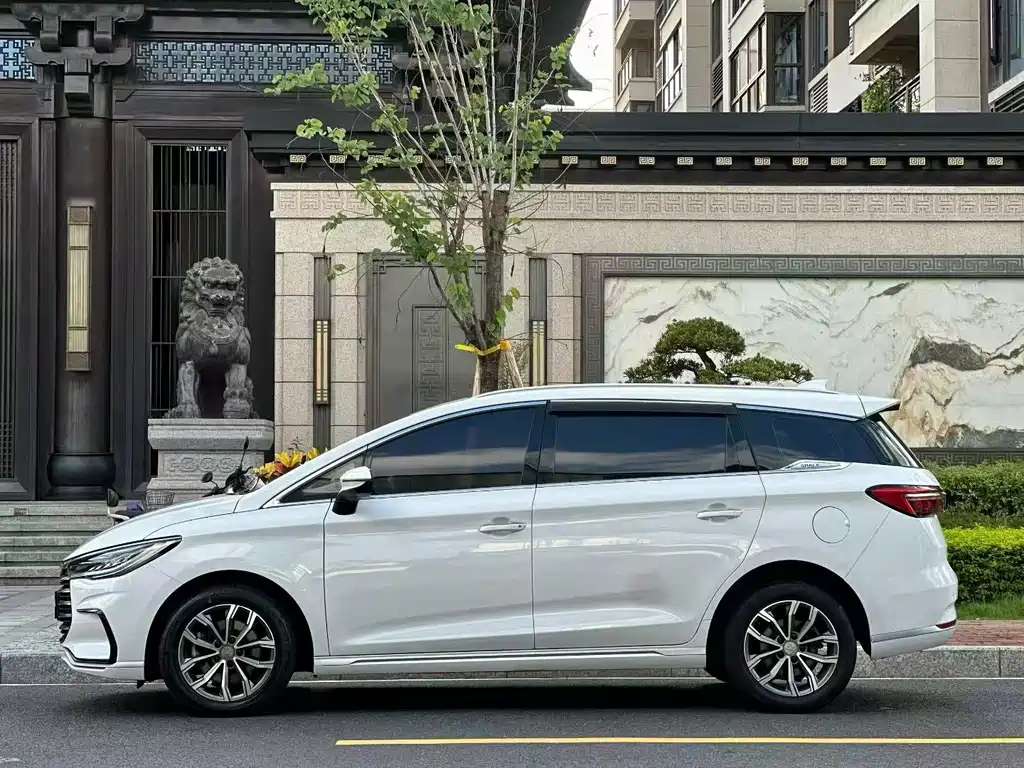 BYD MAX — миниатюра 5