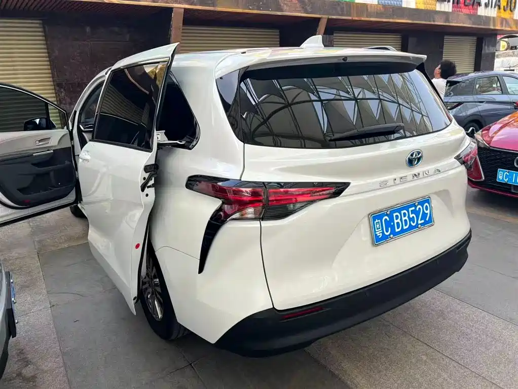 Toyota Sienna 2023