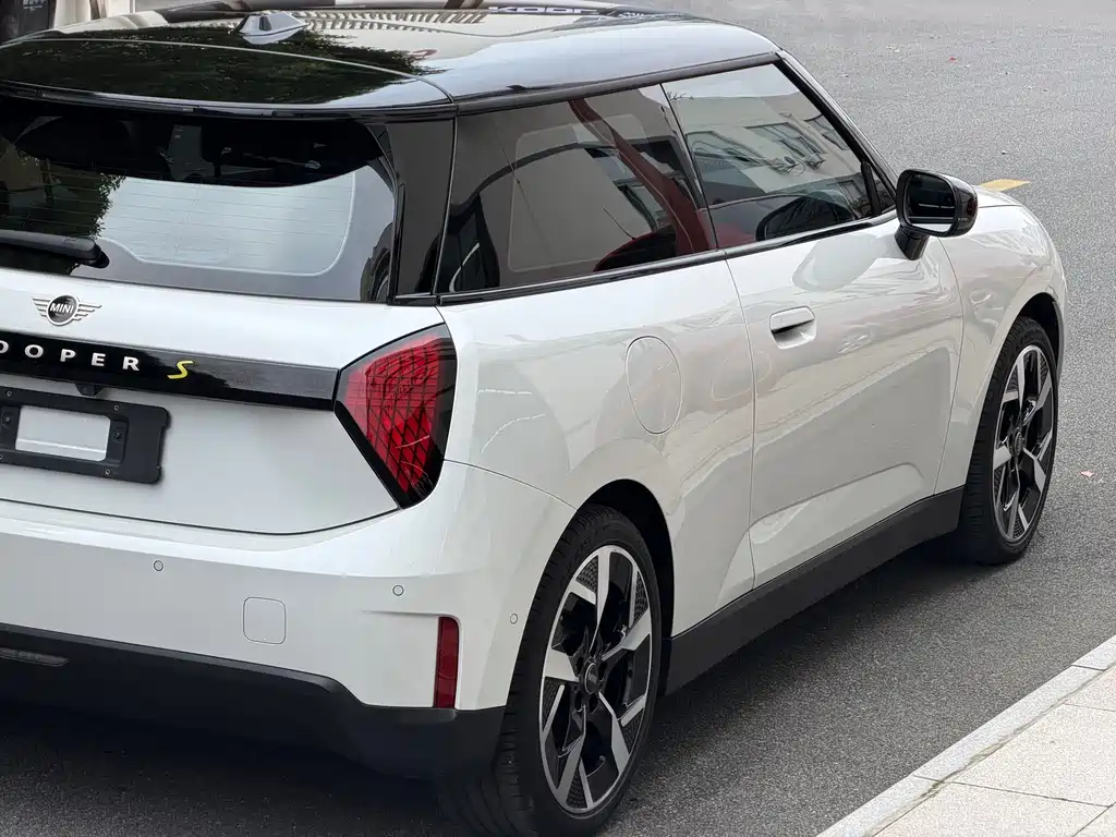 MINI MINI COOPER EV — миниатюра 6