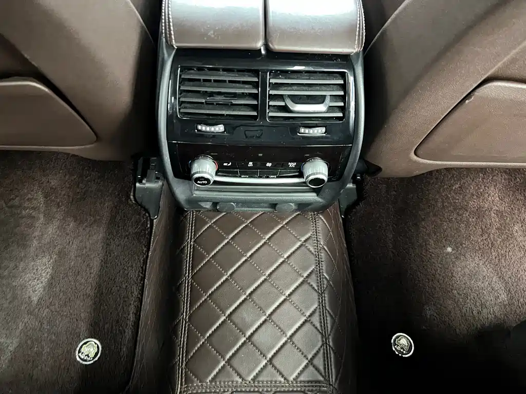 BMW 5 Series — миниатюра 10