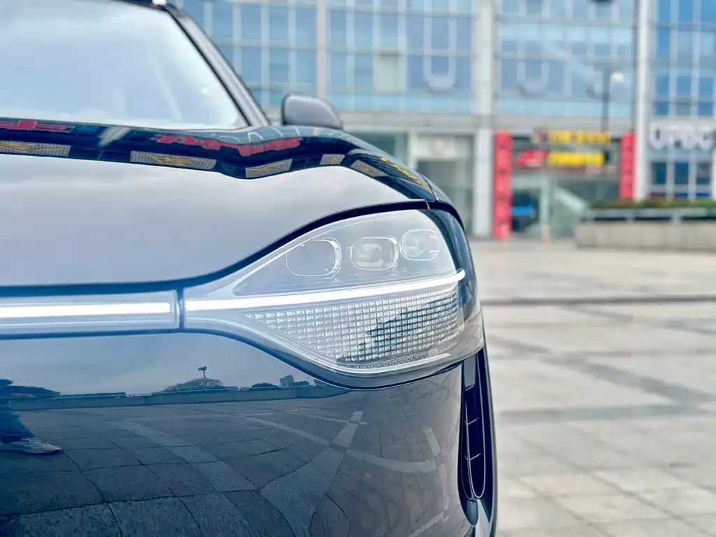 AITO ASK THE WORLD M9