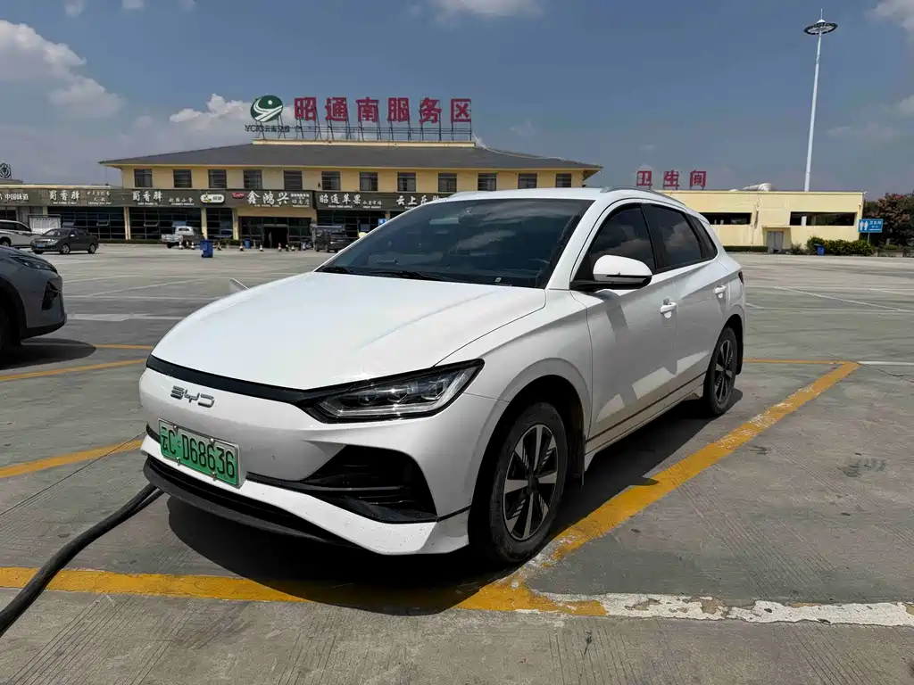 BYD e2