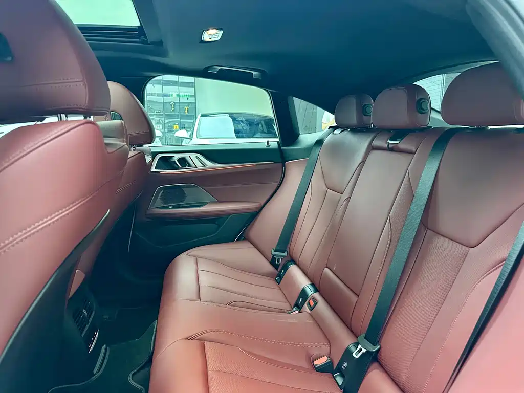 BMW i4 — миниатюра 11