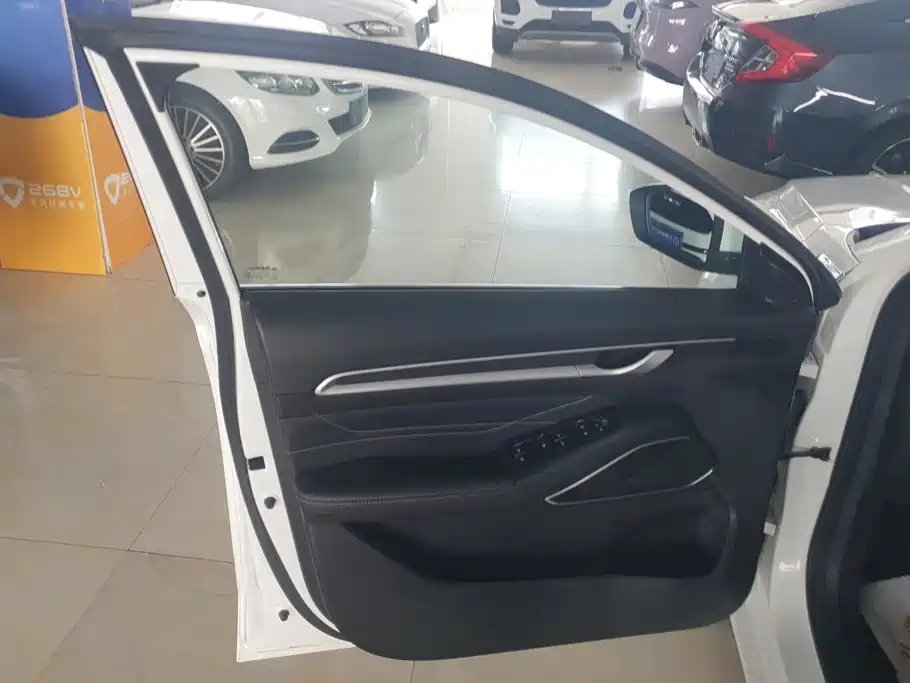 Geely Emgrand — миниатюра 7