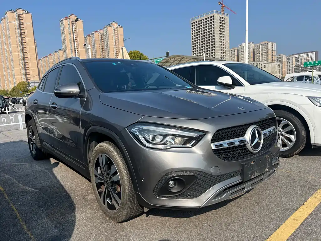 MERCEDES-BENZ GLA
