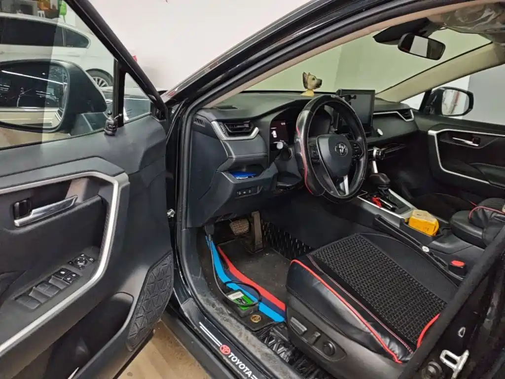 Toyota RAV4 — миниатюра 16