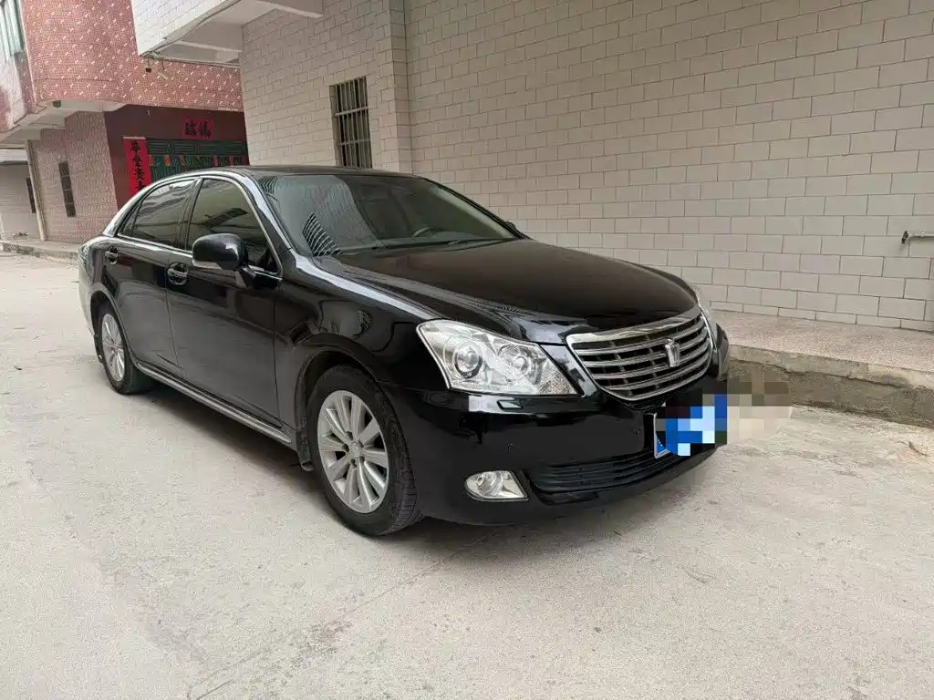 Toyota Crown — миниатюра 3