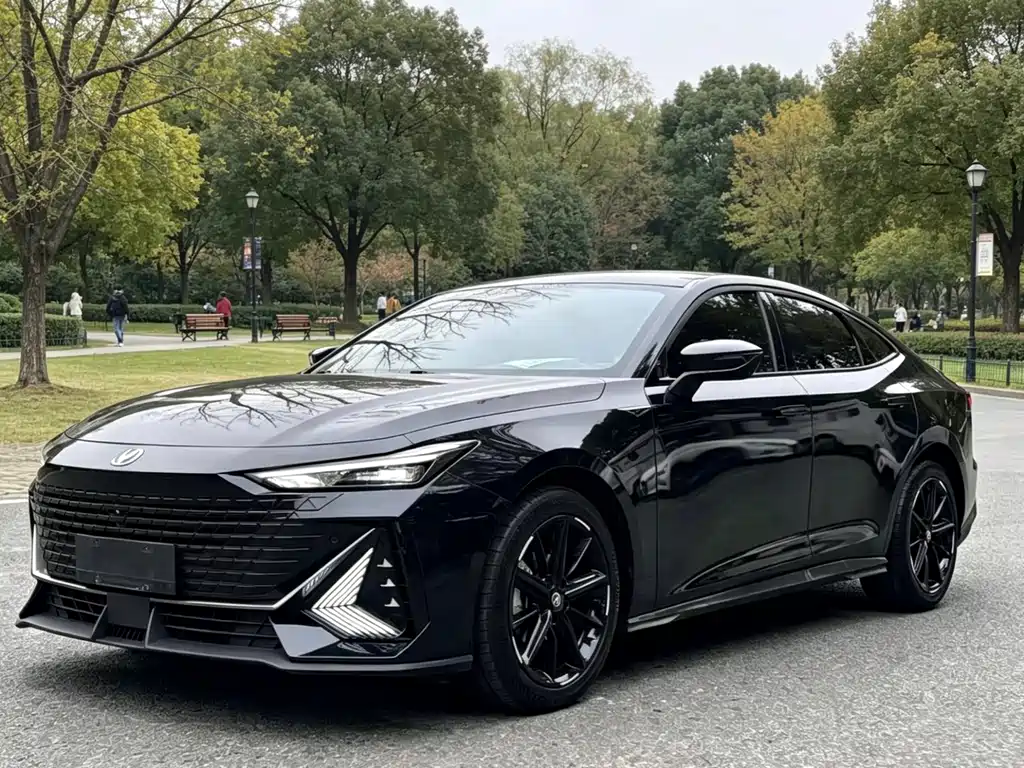 2022 Changan UNI-V - zdjęcie 1 z 12