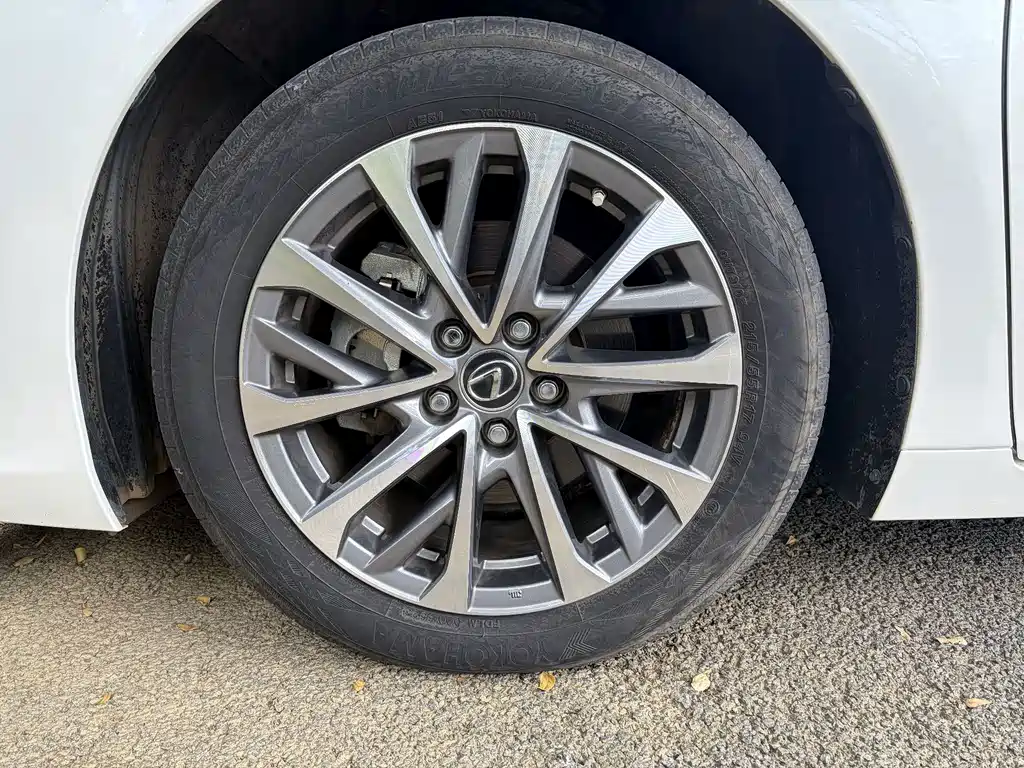 Lexus ES — миниатюра 15