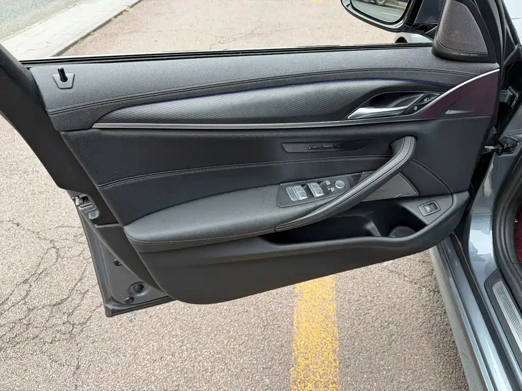 BMW 5 Series (Import) — миниатюра 6