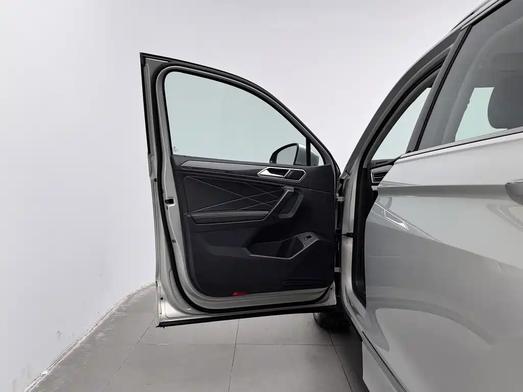 Volkswagen Tiguan L — миниатюра 8