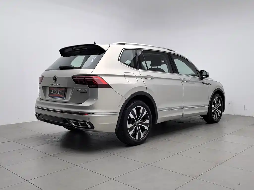 Volkswagen Tiguan L — миниатюра 2
