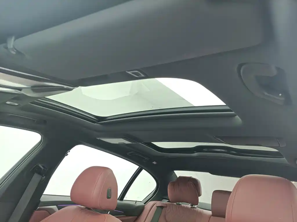 BMW 5 Series — миниатюра 6
