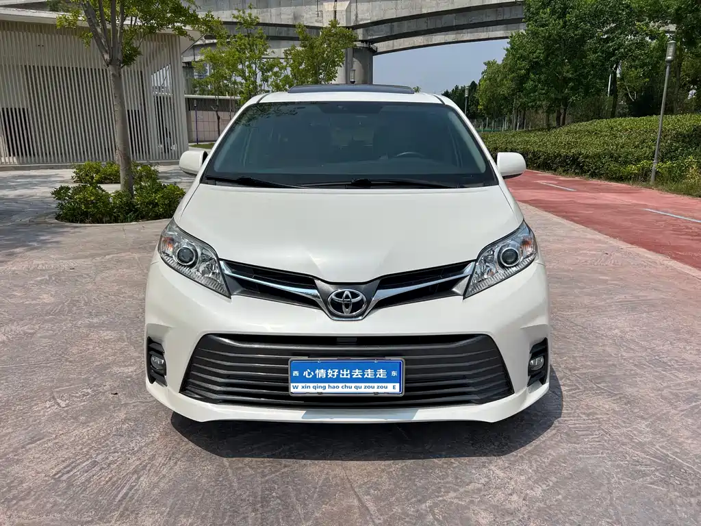 Toyota Sienna — миниатюра 8