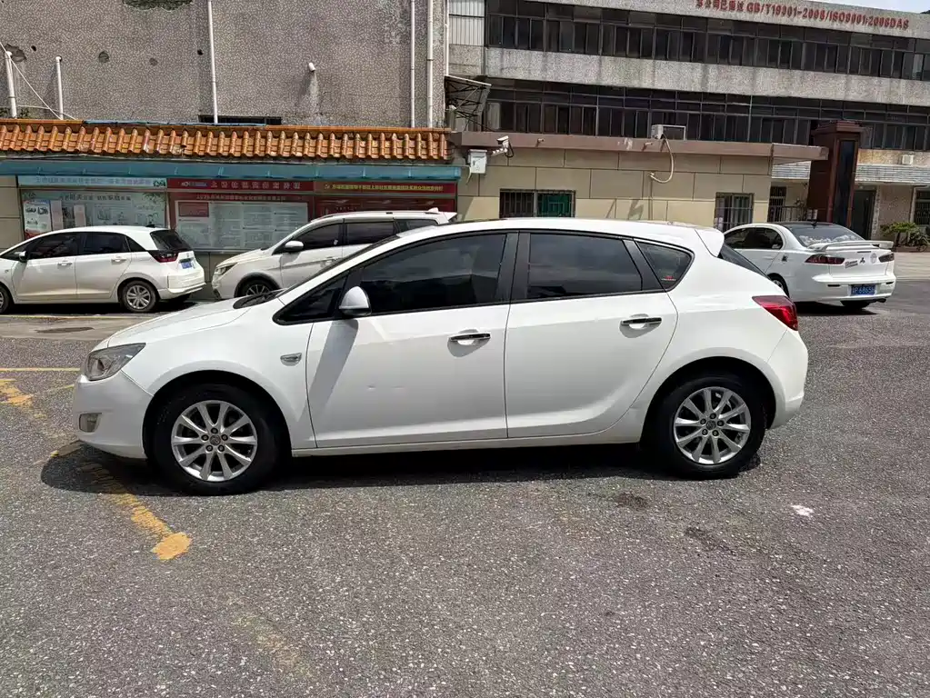 Buick Excelle — миниатюра 8