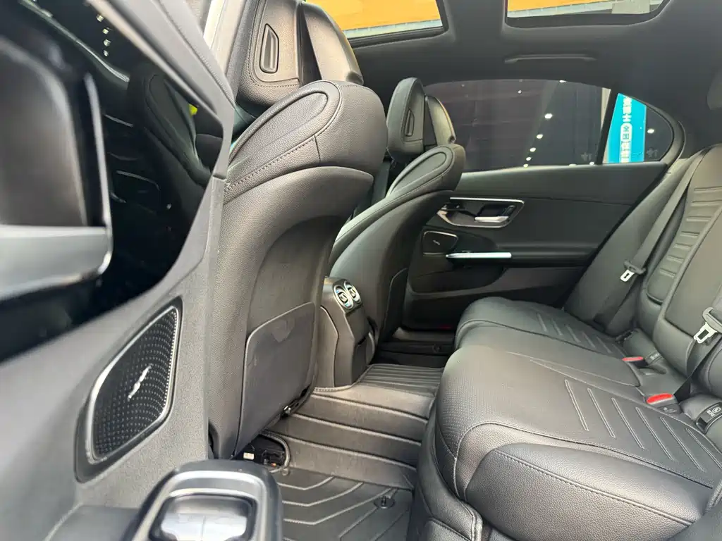 Mercedes-Benz C-Class — миниатюра 15